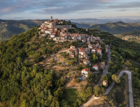 Kupon: MARTINOVANJE po ISTRSKO - obisk srednjeveških mest MOTOVUN in GROŽNJAN, uživanje v okusnih ISTRSKIH JEDEH, vrhunskih VINIH in SLOVENSKI GLASBI!